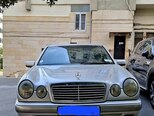 Mercedes E 230-1