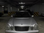 Mercedes E 240-1
