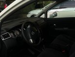 Nissan Tiida-5