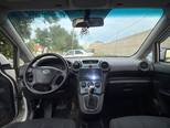 Kia Carens-8