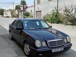 Mercedes E 240-1