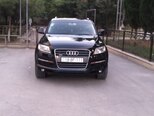 Audi Q7-1
