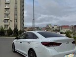 Hyundai Sonata-12