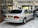 Mercedes E 220-11