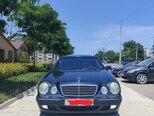 Mercedes E 270-1