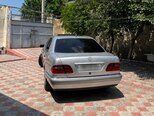 Mercedes E 240-6