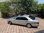 Mercedes E 240-4