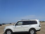Mitsubishi Pajero-4