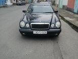 Mercedes E 240-1