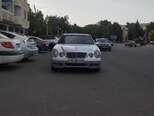 Mercedes E 220-1