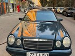 Mercedes E 220-1