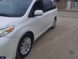 Toyota Sienna-12