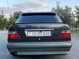 Mercedes 220 E-2
