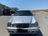 Mercedes E 270-1