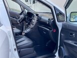 Kia Carens-18