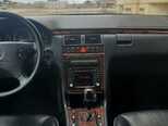 Mercedes E 270-9