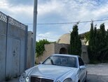 Mercedes E 220-1