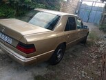 Mercedes 230 E-5