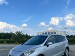 Renault Grand Scenic-12