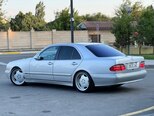 Mercedes E 240-11