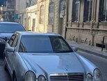 Mercedes E 280-1