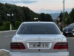 Mercedes E 200-2