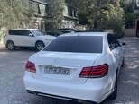 Mercedes E 220-11