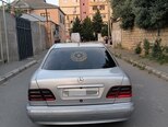 Mercedes E 220-2