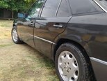 Mercedes 230 E-4