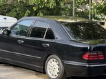 Mercedes E 280-11