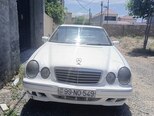 Mercedes E 220-1