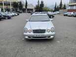 Mercedes E 240-1