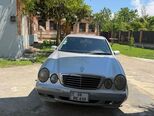 Mercedes E 240-1