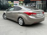 Hyundai Elantra-21