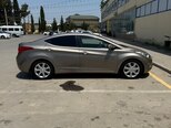 Hyundai Elantra-11