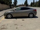 Hyundai Elantra-13