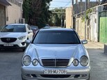 Mercedes E 220-1