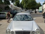 Mercedes E 270-1