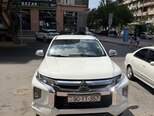 Mitsubishi L200-1
