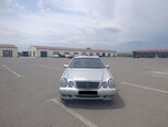 Mercedes E 220-3