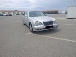 Mercedes E 220-11