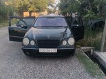 Mercedes E 220-1