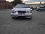 Mercedes E 220-1