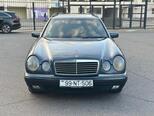 Mercedes E 240-1