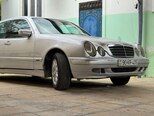 Mercedes E 220-21