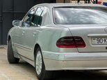 Mercedes E 220-2