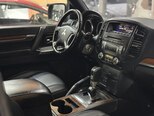 Mitsubishi Pajero-13