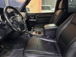 Mitsubishi Pajero-11