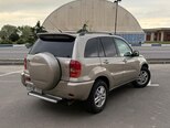 Toyota RAV4-12