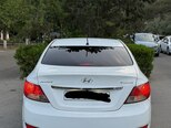 Hyundai Accent-12